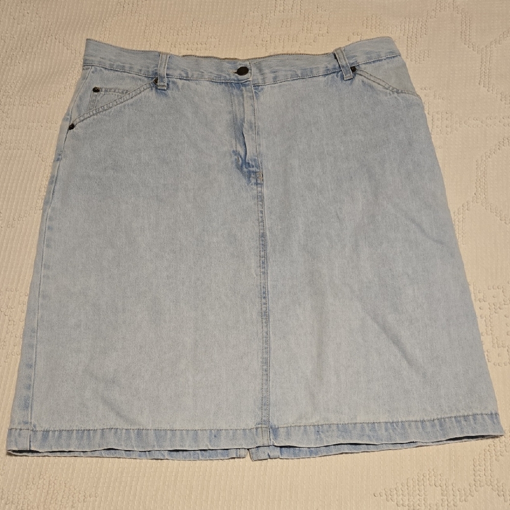 Vintage Bill Blass Light Wash Denim Knee Length Skirt